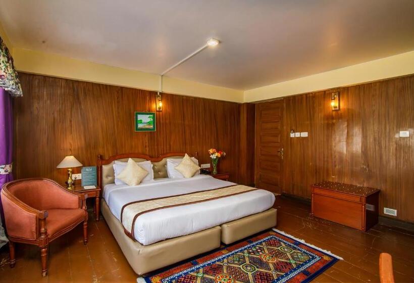 Muscatel Himalayan Resort   400 Mts From Mall Road