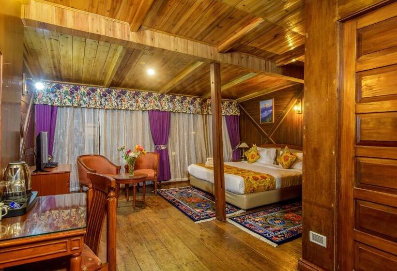 Muscatel Himalayan Resort   400 Mts From Mall Road