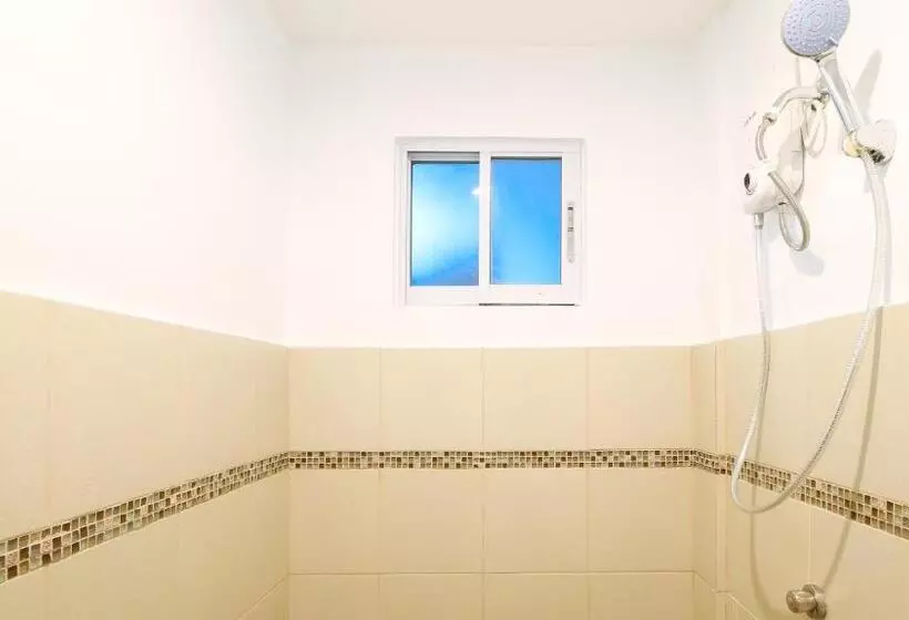 ホテル Reddoorz Near Zobel Roxas St