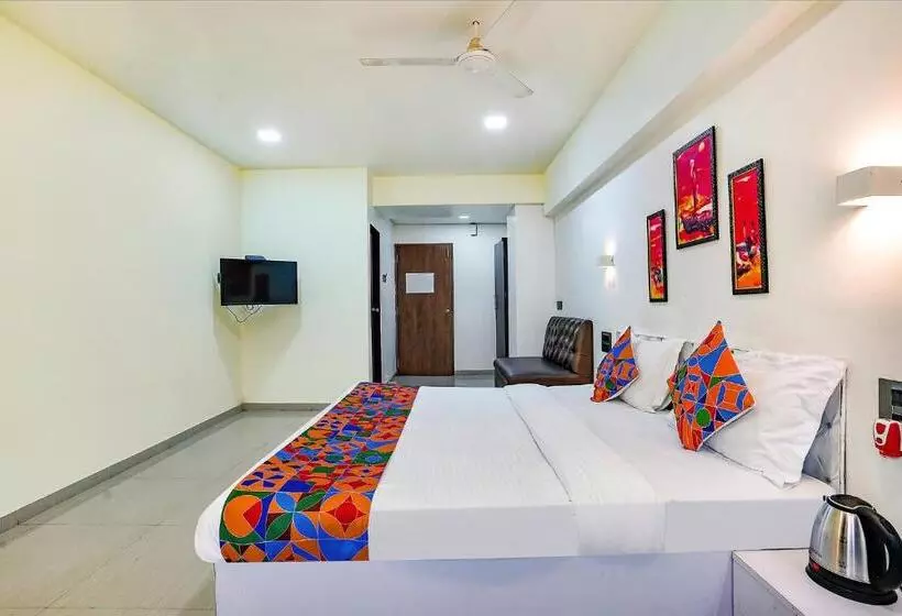 Majatalo Fabexpress White House   Nr Midc Khargar