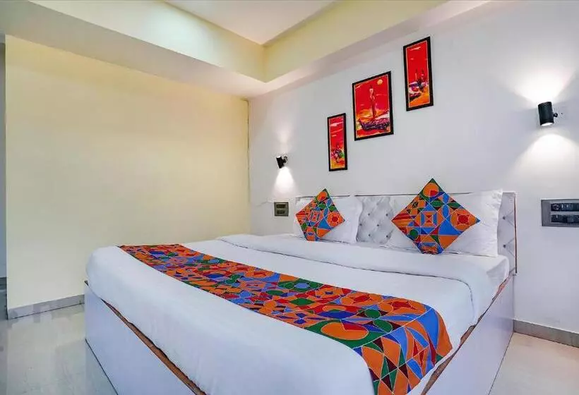 Majatalo Fabexpress White House   Nr Midc Khargar