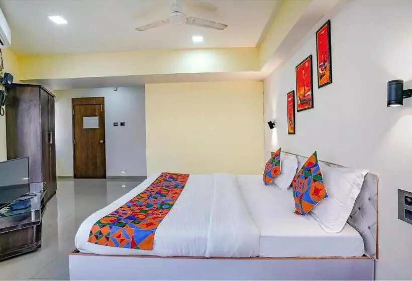 Majatalo Fabexpress White House   Nr Midc Khargar