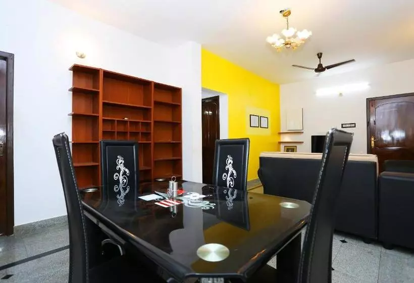 ペンション Oyo Home 77603 The Apartments 3bhk