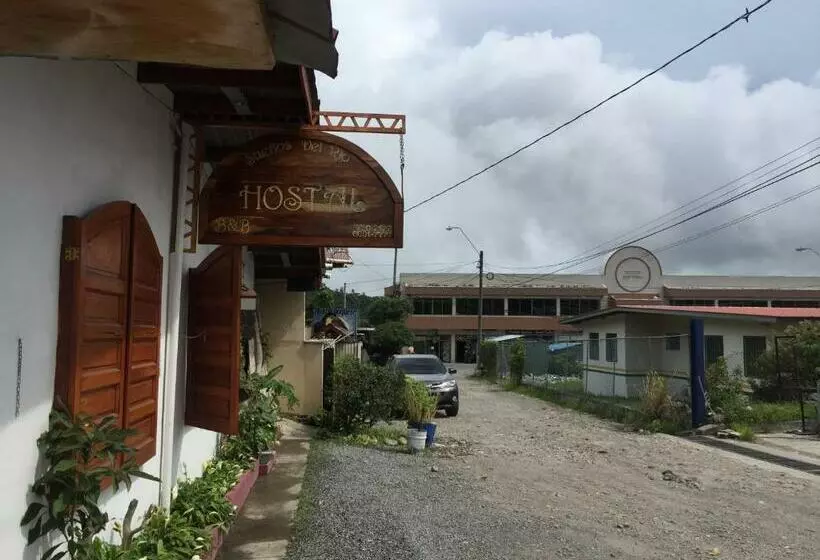 ユースホステル Hostal Sueños Del Río