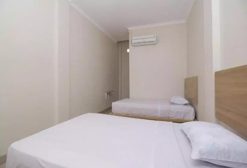 ユースホステル Reddoorz Near Jalan Kolonel Haji Burlian Palembang