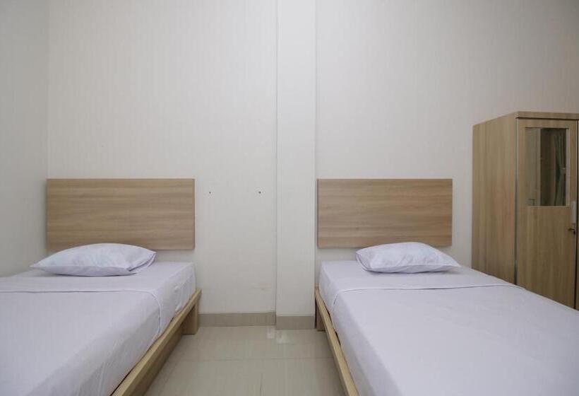 הוסטל Reddoorz Near Jalan Kolonel Haji Burlian Palembang