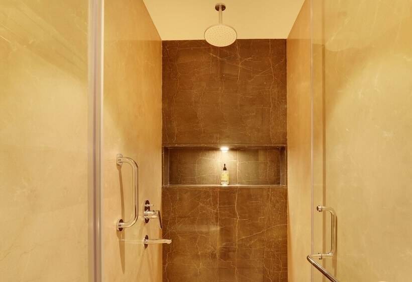 Lemon Tree Hotel, Jhansi