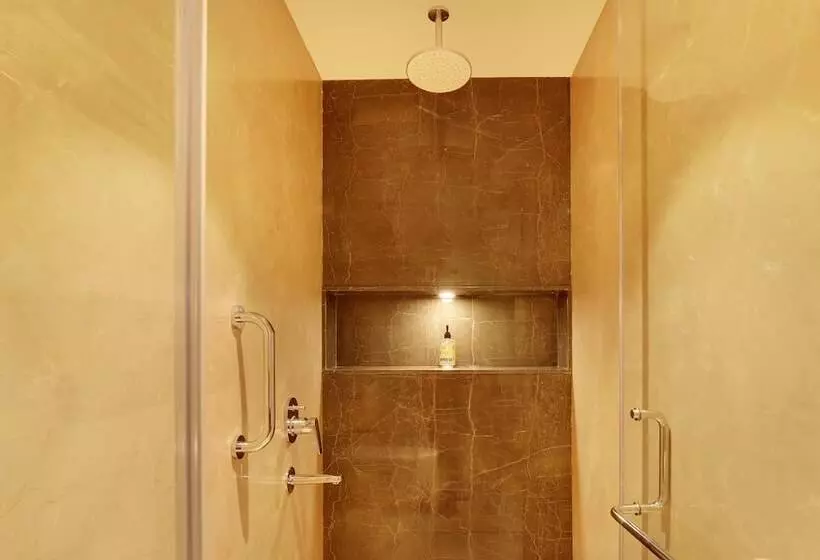 Lemon Tree Hotel, Jhansi