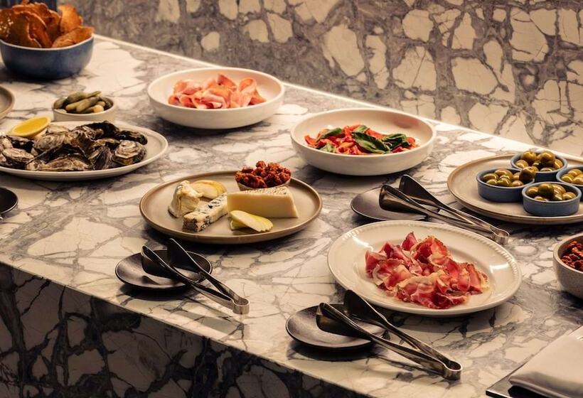 Next Hotel Melbourne, Curio Collection By Hilton