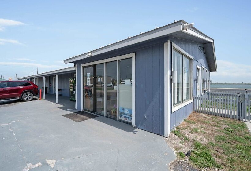 בית מלון כפרי Oyo Rockport Bay View