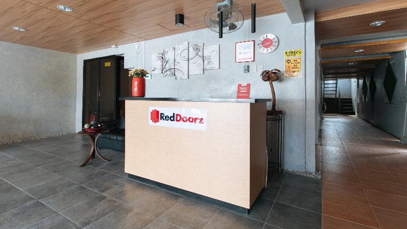 Hotel Reddoorz Near Christ The King Medical Center