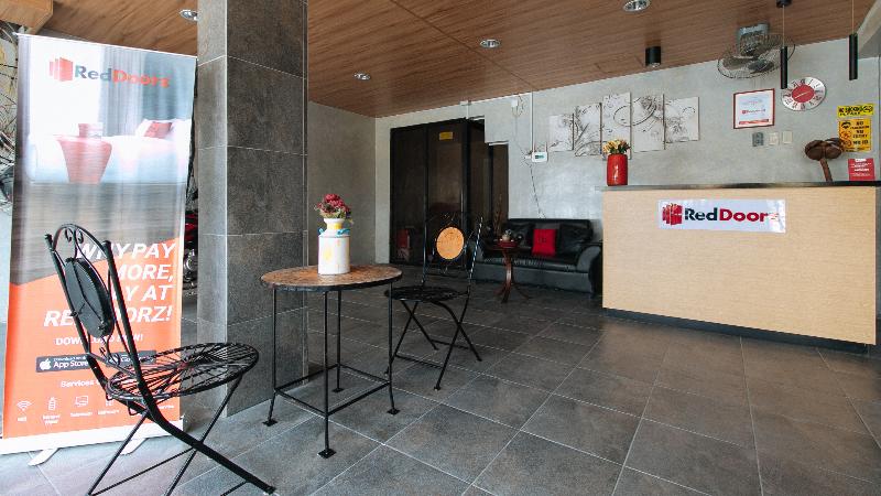 Hotel Reddoorz Near Christ The King Medical Center