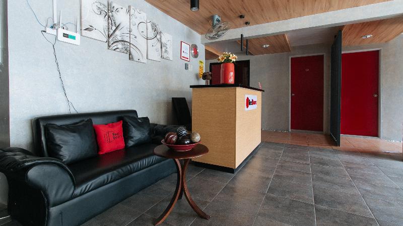 Hotel Reddoorz Near Christ The King Medical Center