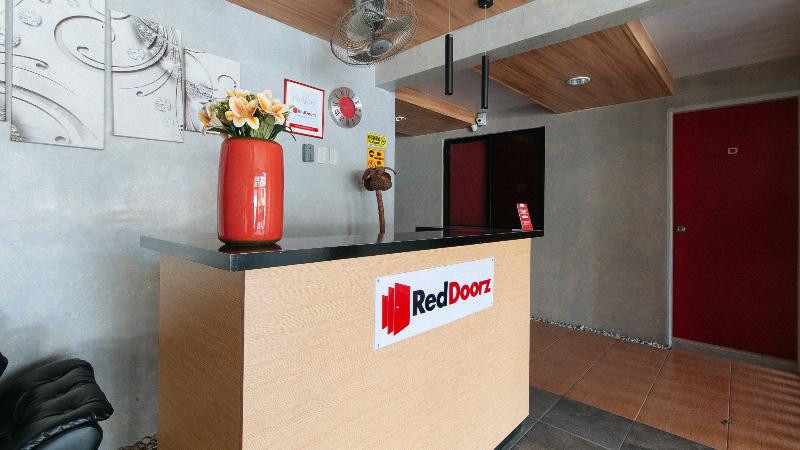 Hotel Reddoorz Near Christ The King Medical Center