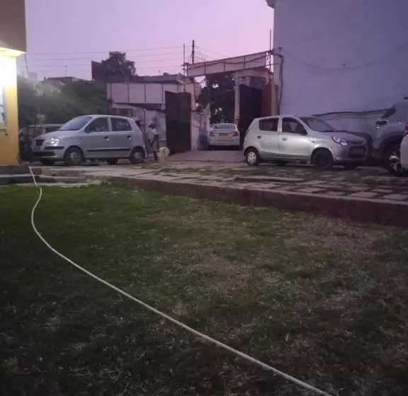 هتل Varanasi Paradise