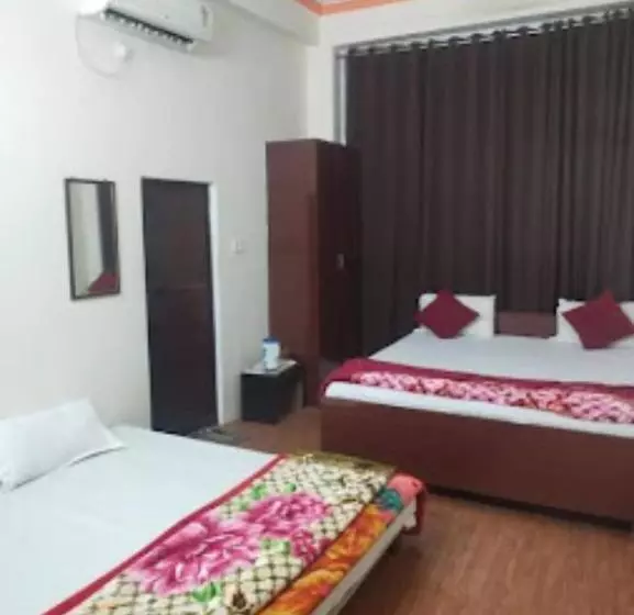 هتل Varanasi Paradise
