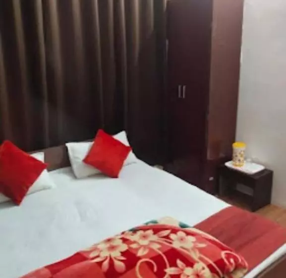 هتل Varanasi Paradise