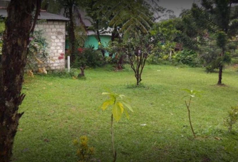 Hotel Villa Bata Merah