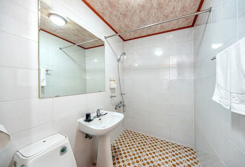 فندق على الطريق Charlie Hotel Jeju