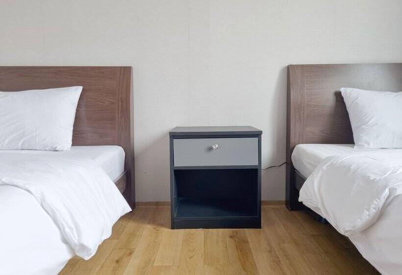 فندق على الطريق Charlie Hotel Jeju