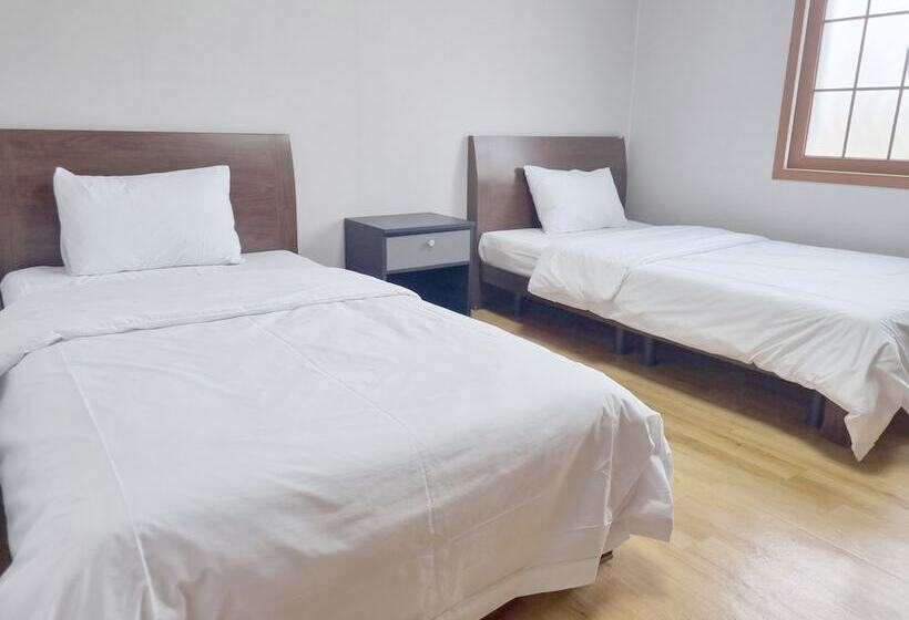 فندق على الطريق Charlie Hotel Jeju