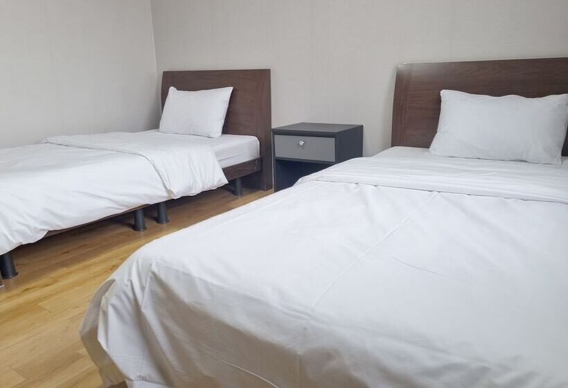 فندق على الطريق Charlie Hotel Jeju
