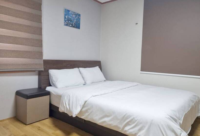 فندق على الطريق Charlie Hotel Jeju