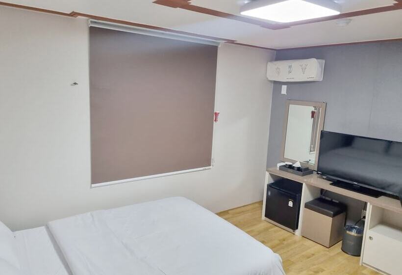 فندق على الطريق Charlie Hotel Jeju