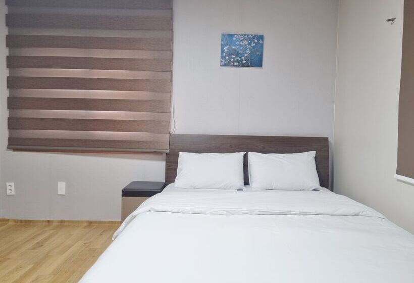 فندق على الطريق Charlie Hotel Jeju