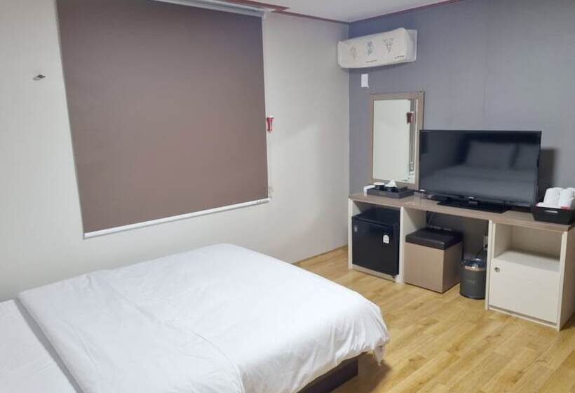 فندق على الطريق Charlie Hotel Jeju