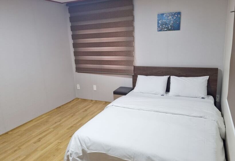 فندق على الطريق Charlie Hotel Jeju