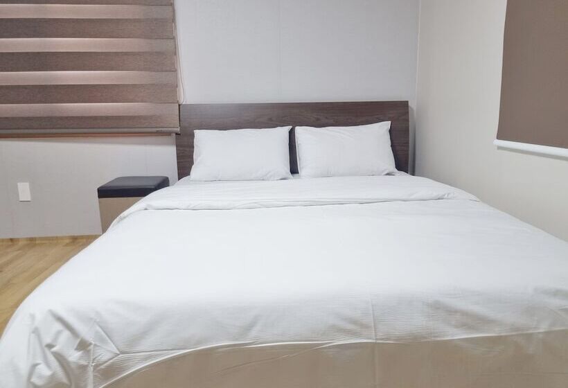 فندق على الطريق Charlie Hotel Jeju