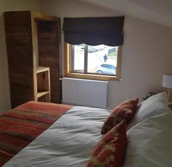 Majatalo Hostal Lago Cóndor