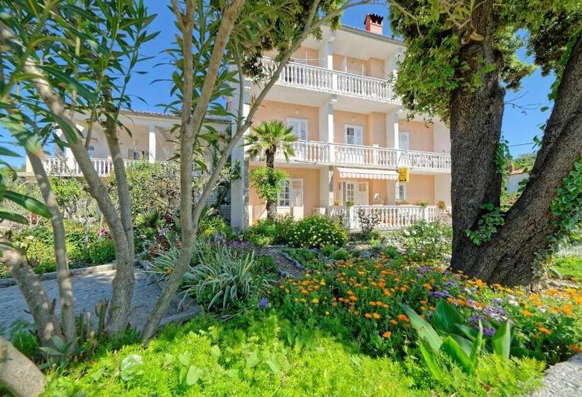 بنسيون Rooms Milica Palit