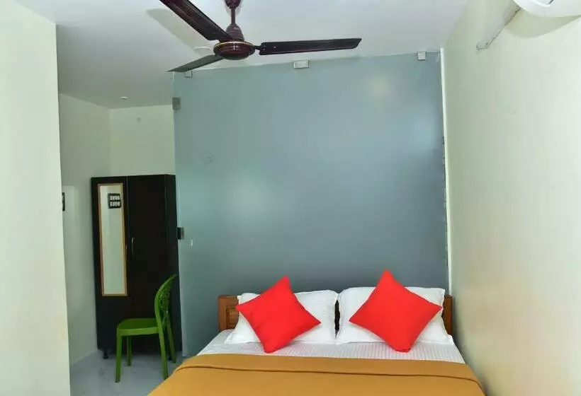 ホテル Niraj Residency
