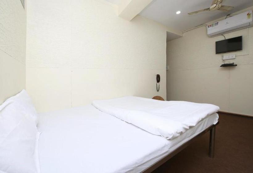 Hotelli Spot On 40622 Shahi Guest House