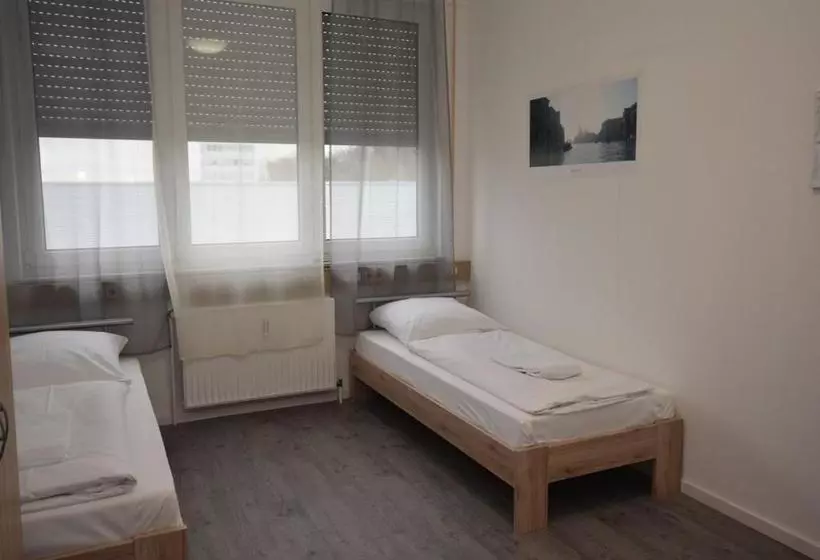 ペンション Monteurzimmer Messe Airport