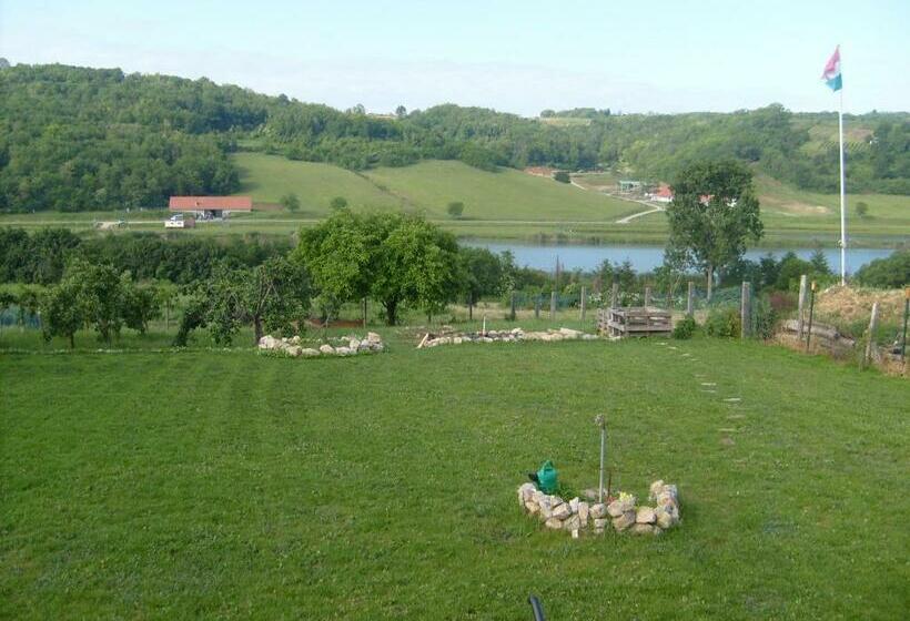 بنسيون Nora Porta