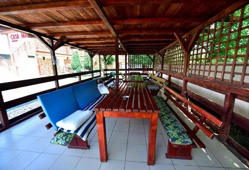 Pensió Vila Maya