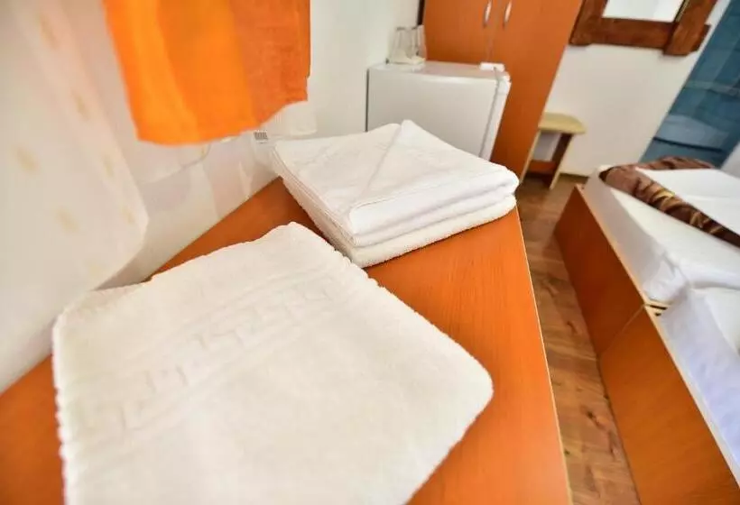 Pensió Vila Maya