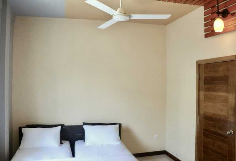 پانسیون Himeyn Beach Retreat