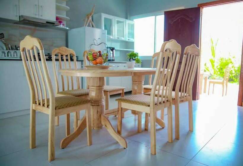 پانسیون Himeyn Beach Retreat