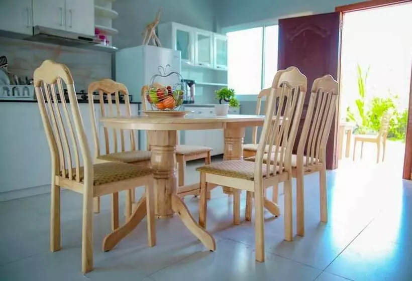پانسیون Himeyn Beach Retreat