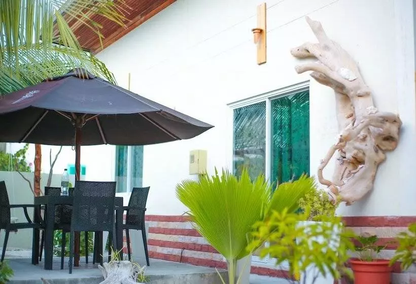 پانسیون Himeyn Beach Retreat