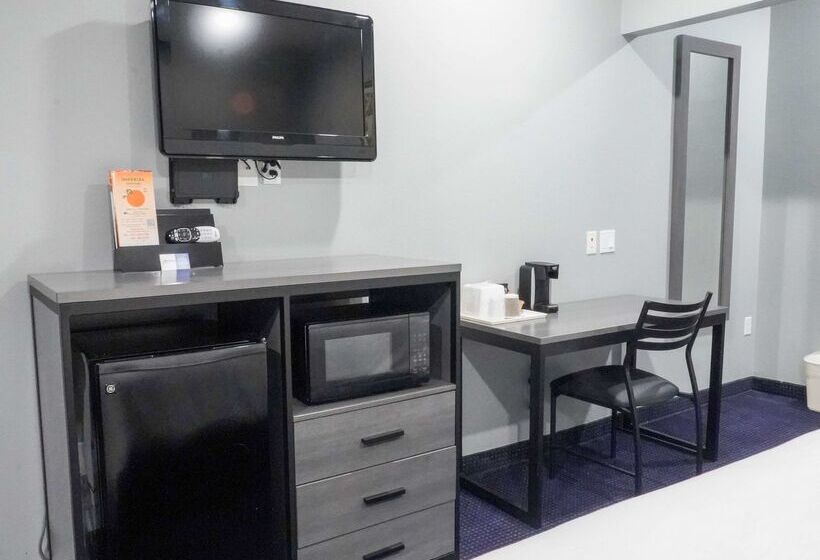 هتل Americas Best Value Inn And Suites Bush International Airport