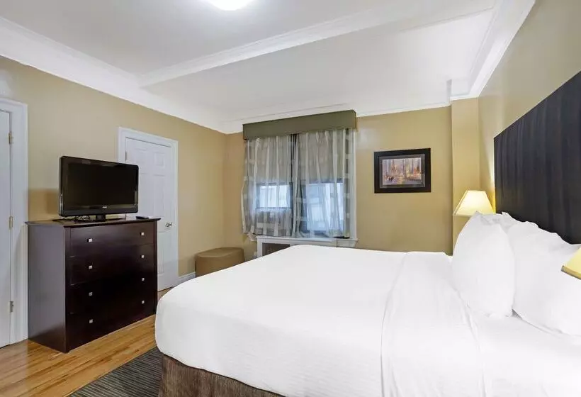 هتل Best Western Plus Hospitality House Suites