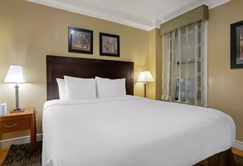 هتل Best Western Plus Hospitality House Suites