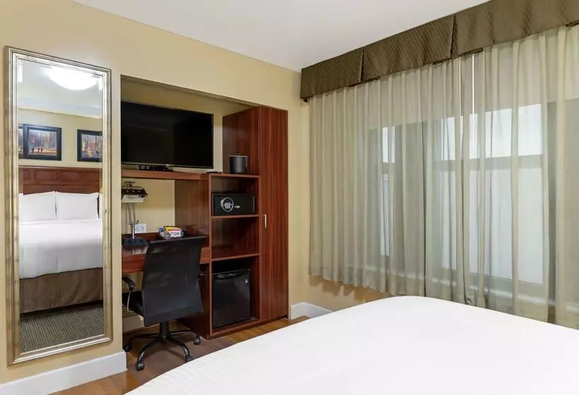 هتل Best Western Plus Hospitality House Suites