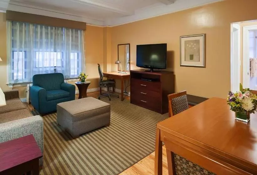 هتل Best Western Plus Hospitality House Suites