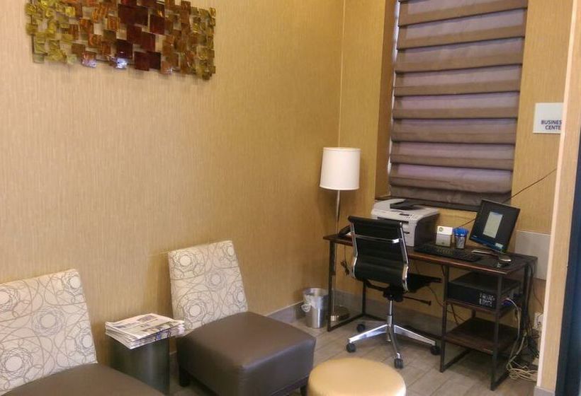 בית מלון כפרי Red Lion Inn and Suites Brooklyn